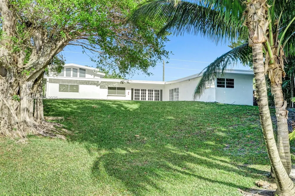 19260 NE 22nd Ave North Miami Beach, FL 33180