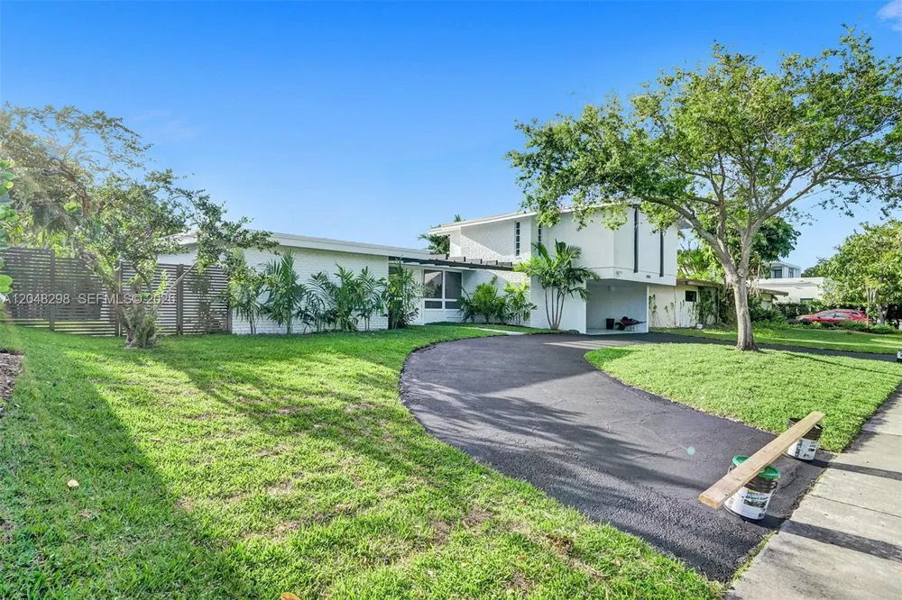 19260 NE 22nd Ave North Miami Beach, FL 33180