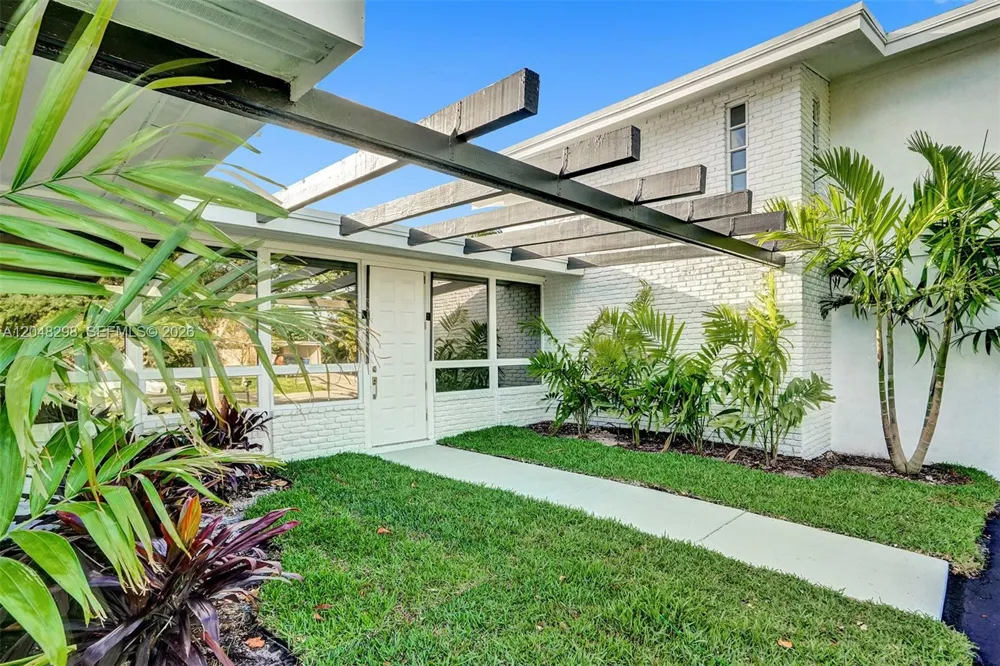 19260 NE 22nd Ave North Miami Beach, FL 33180