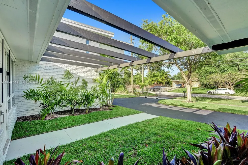 19260 NE 22nd Ave North Miami Beach, FL 33180