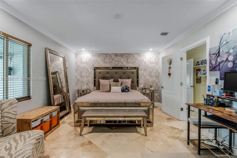114 SW SW 57th Ct Miami, FL 33144