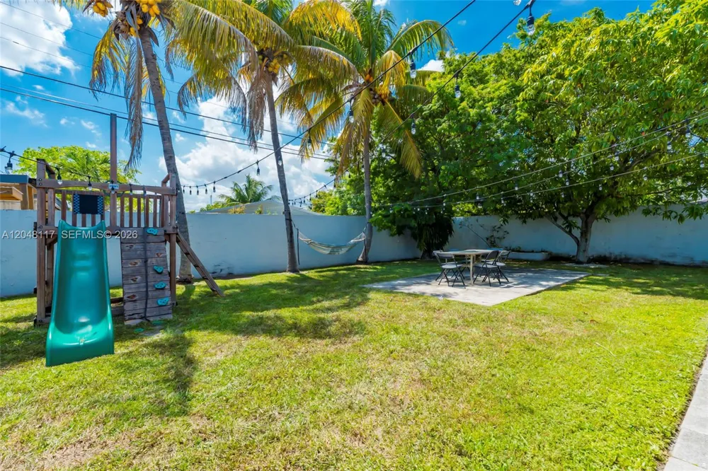 114 SW SW 57th Ct Miami, FL 33144