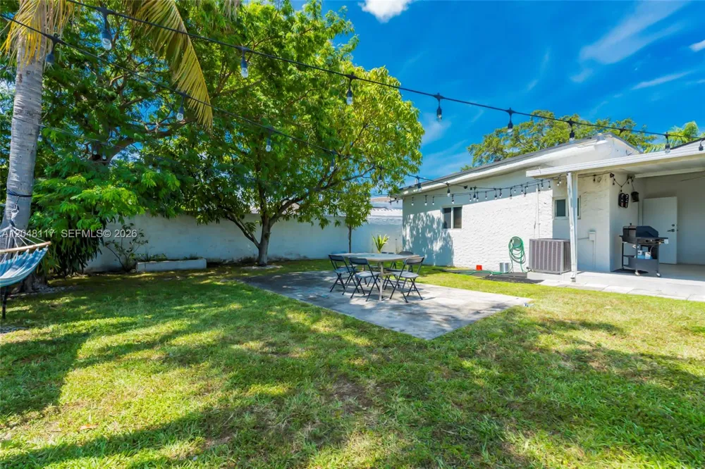 114 SW SW 57th Ct Miami, FL 33144