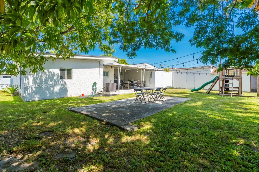 114 SW SW 57th Ct Miami, FL 33144