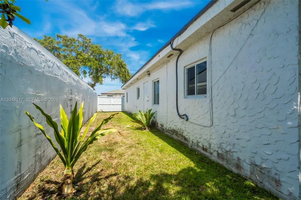 114 SW SW 57th Ct Miami, FL 33144