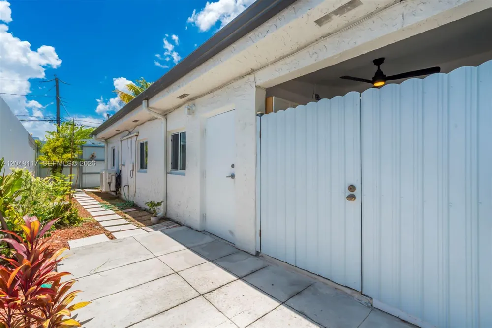 114 SW SW 57th Ct Miami, FL 33144