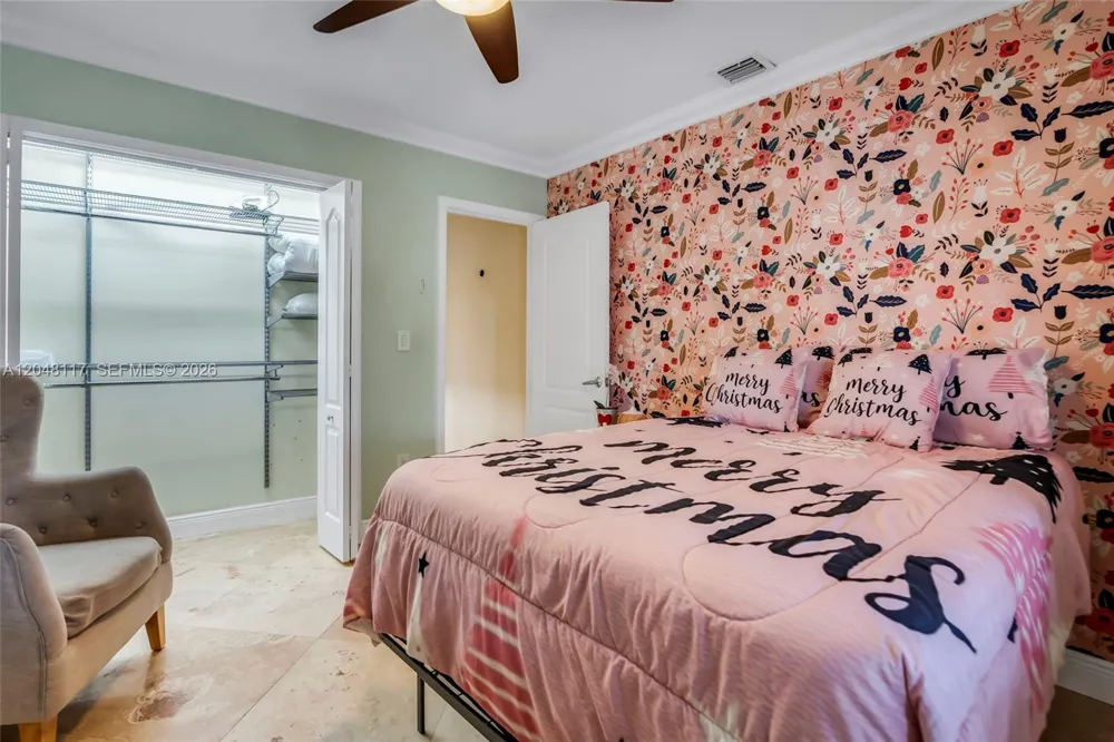 114 SW SW 57th Ct Miami, FL 33144