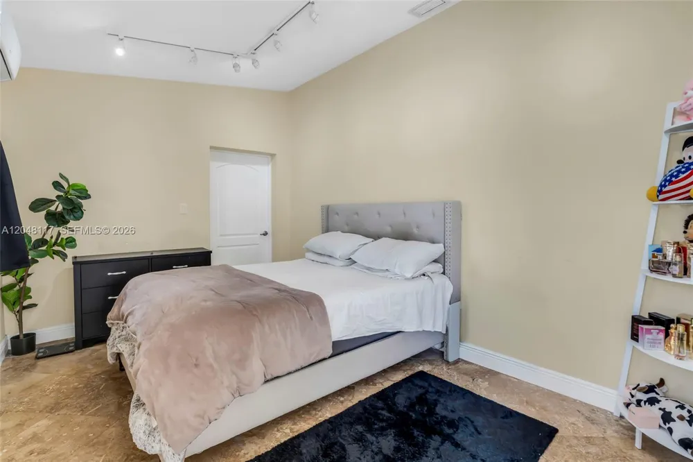 114 SW SW 57th Ct Miami, FL 33144
