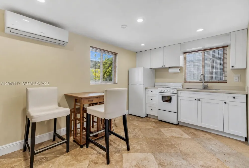 114 SW SW 57th Ct Miami, FL 33144