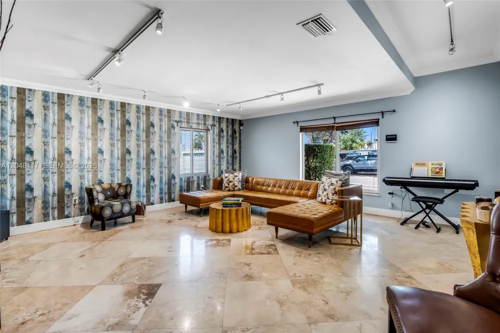 114 SW SW 57th Ct Miami, FL 33144