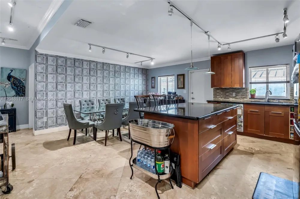 114 SW SW 57th Ct Miami, FL 33144
