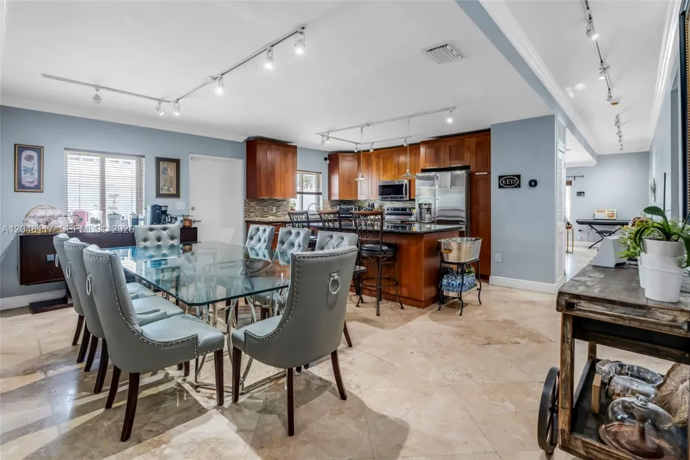 114 SW SW 57th Ct Miami, FL 33144
