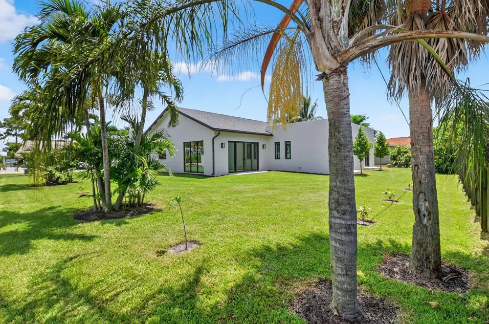 3920 Espan Court Palm Springs, FL 33461