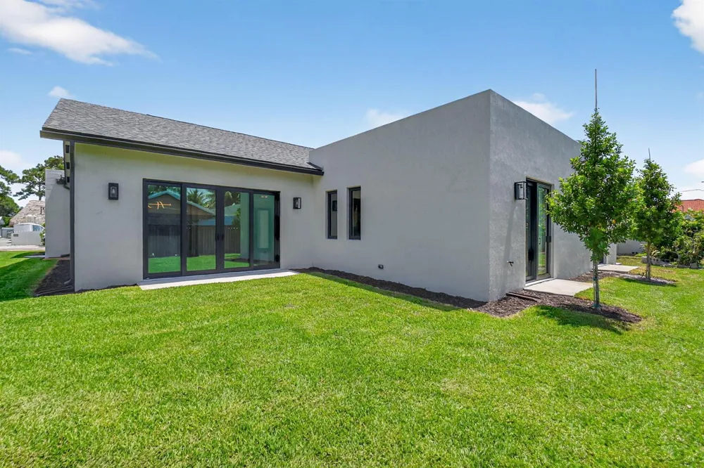 3920 Espan Court Palm Springs, FL 33461
