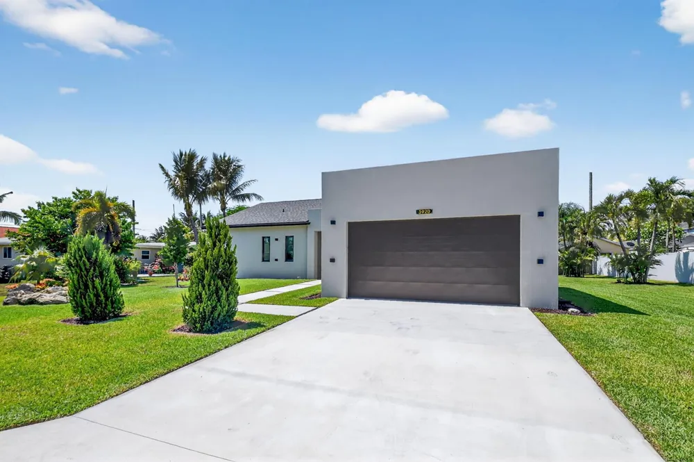 3920 Espan Court Palm Springs, FL 33461