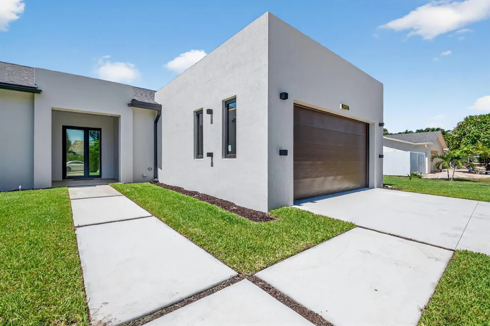 3920 Espan Court Palm Springs, FL 33461