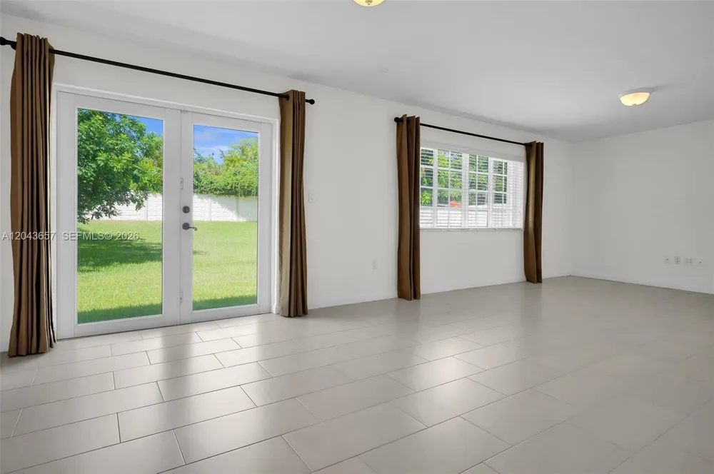 14375 Lake Candlewood Ct Miami Lakes, FL 33014