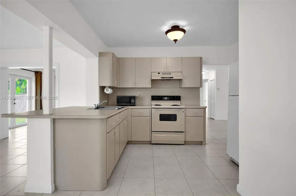 14375 Lake Candlewood Ct Miami Lakes, FL 33014