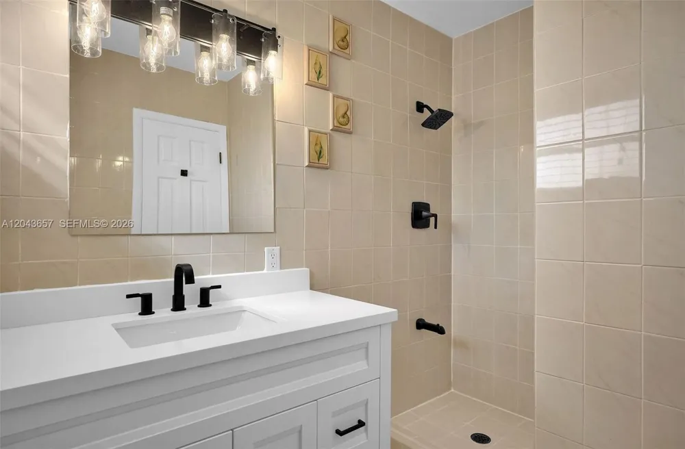 14375 Lake Candlewood Ct Miami Lakes, FL 33014