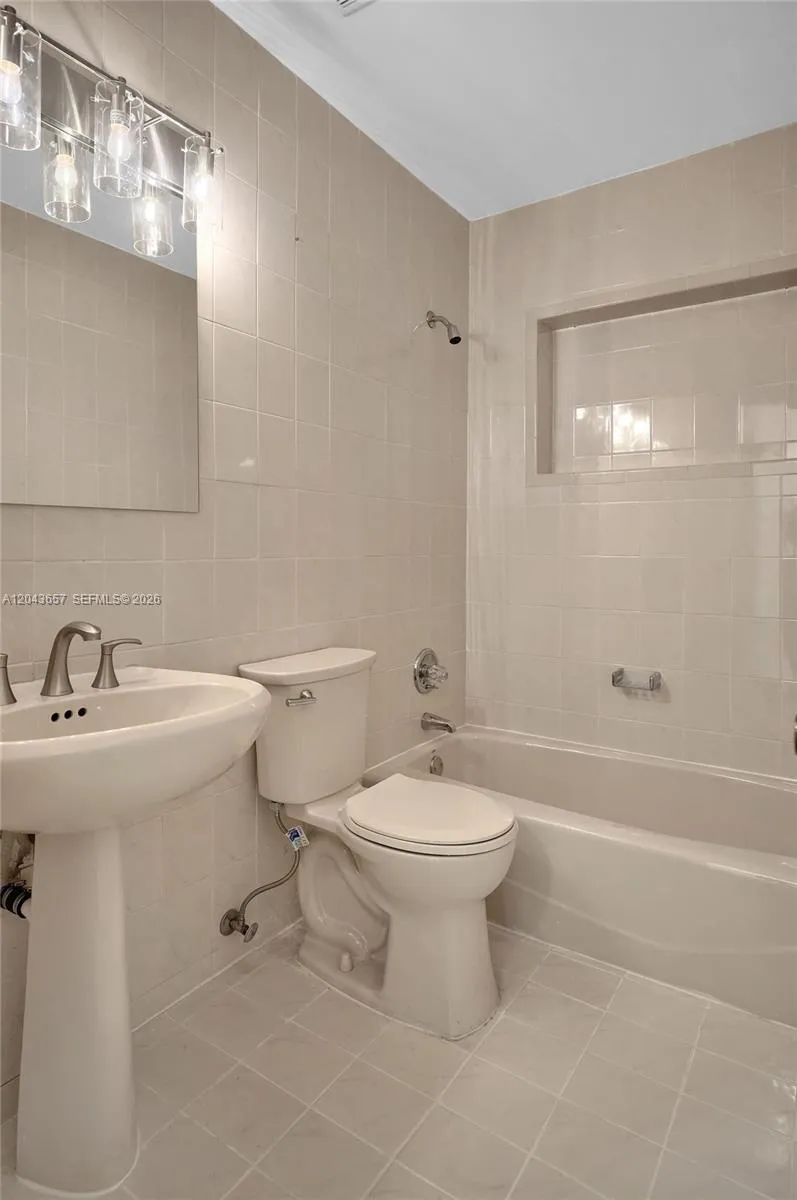 14375 Lake Candlewood Ct Miami Lakes, FL 33014