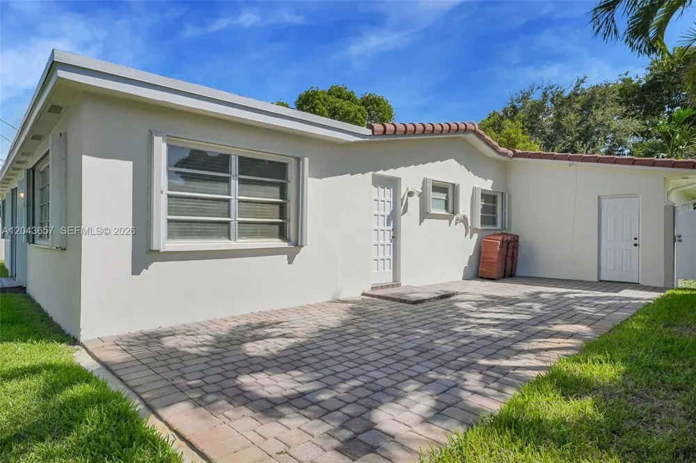 14375 Lake Candlewood Ct Miami Lakes, FL 33014