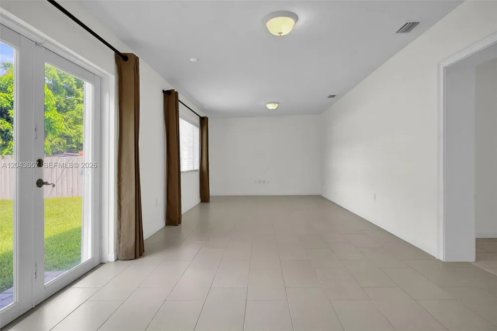14375 Lake Candlewood Ct Miami Lakes, FL 33014