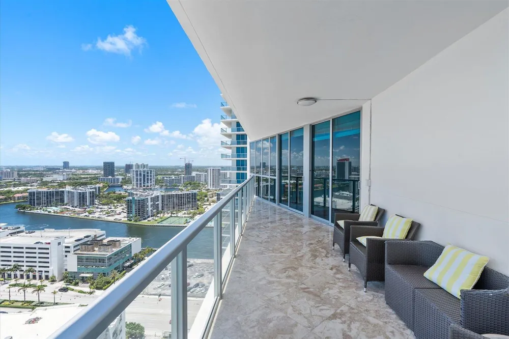 3101 S Ocean Drive #2707 Hollywood, FL 33019