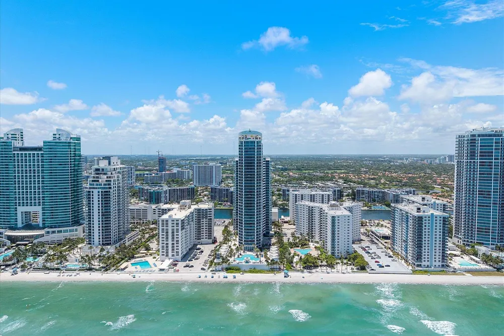 3101 S Ocean Drive #2707 Hollywood, FL 33019