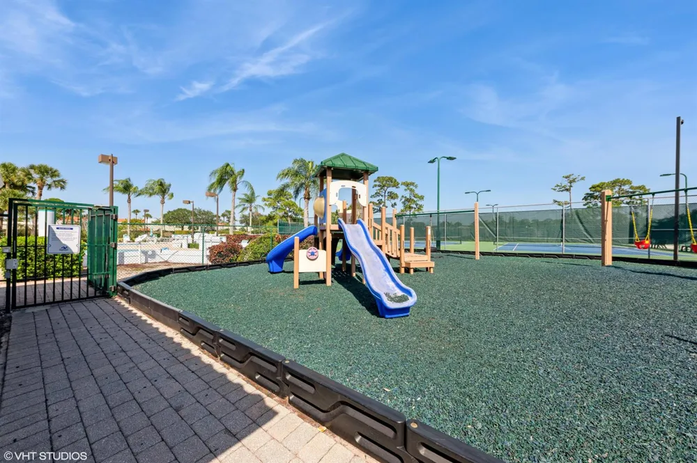 805 Harbour Pointe Way 