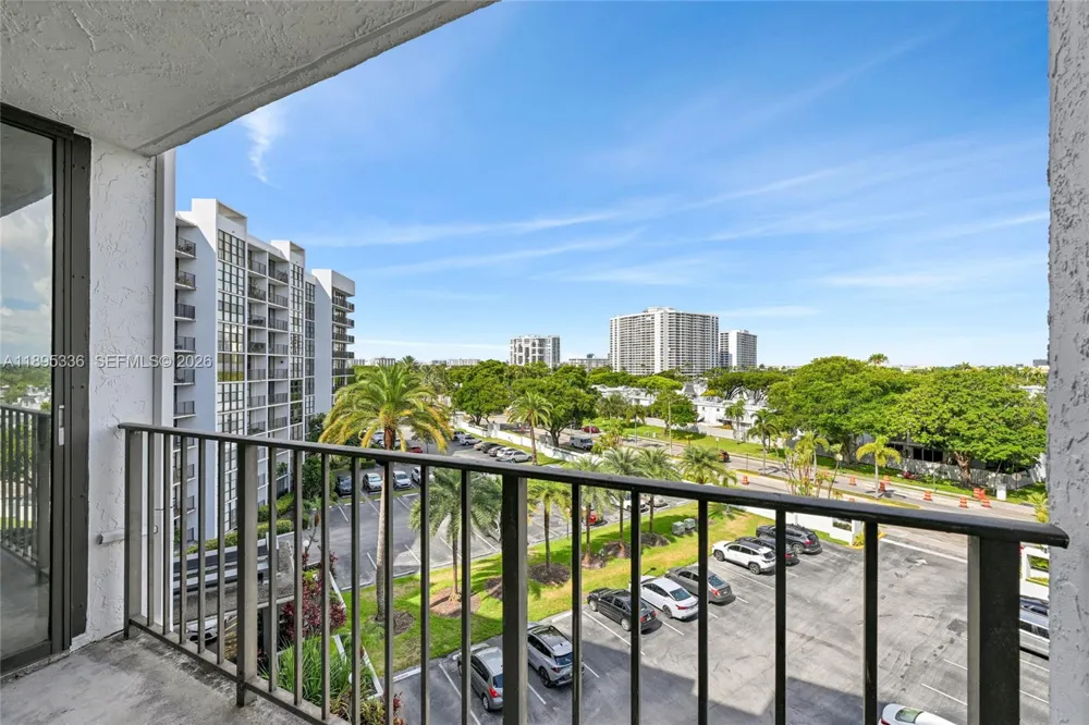 800 Parkview Dr #605 Hallandale Beach, FL 33009