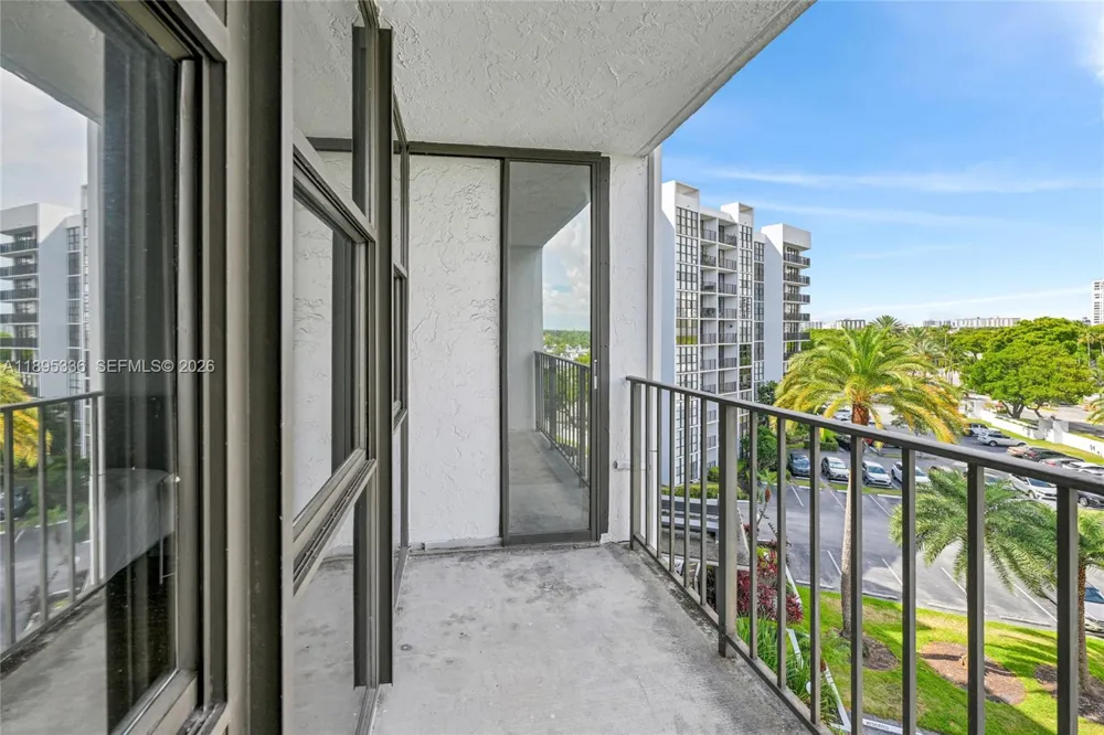 800 Parkview Dr #605 Hallandale Beach, FL 33009