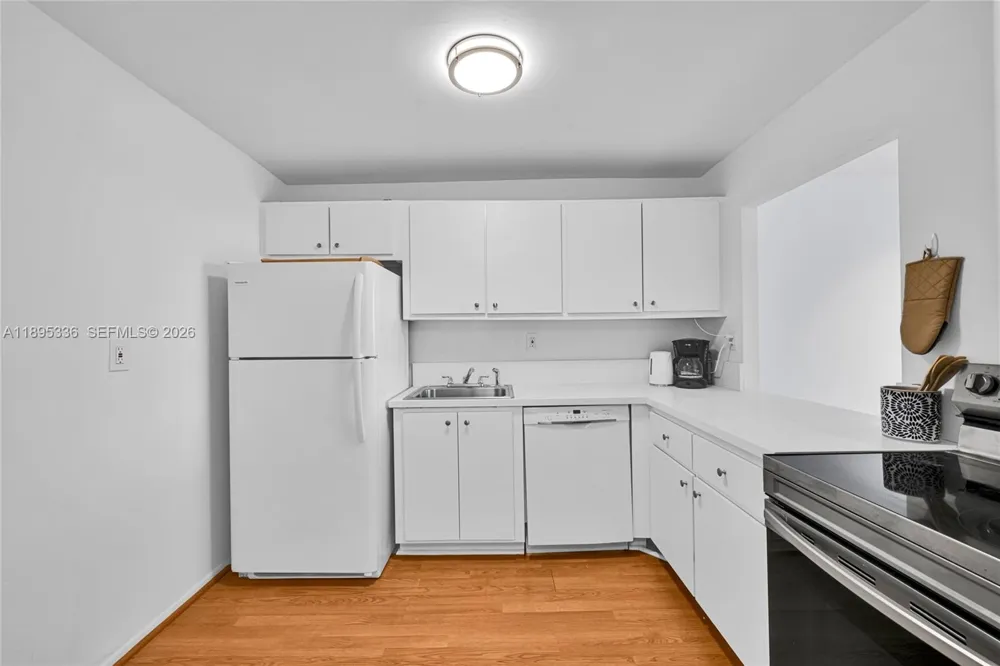 800 Parkview Dr #605 Hallandale Beach, FL 33009