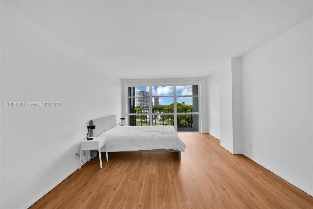 800 Parkview Dr #605 Hallandale Beach, FL 33009