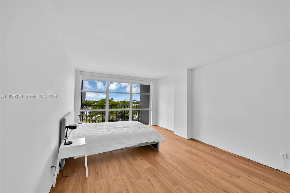 800 Parkview Dr #605 Hallandale Beach, FL 33009