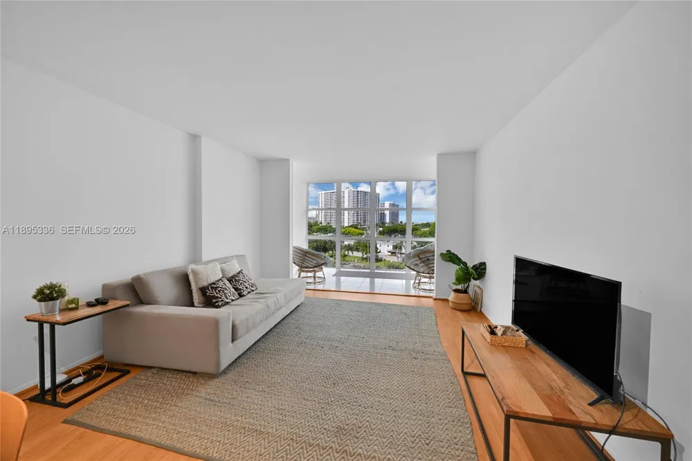 800 Parkview Dr #605 Hallandale Beach, FL 33009