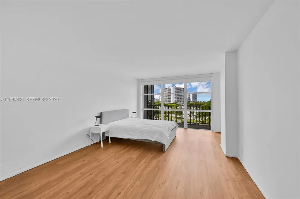 800 Parkview Dr #605 Hallandale Beach, FL 33009