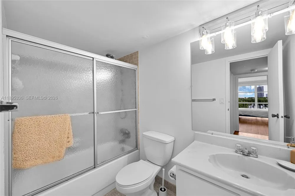 800 Parkview Dr #605 Hallandale Beach, FL 33009