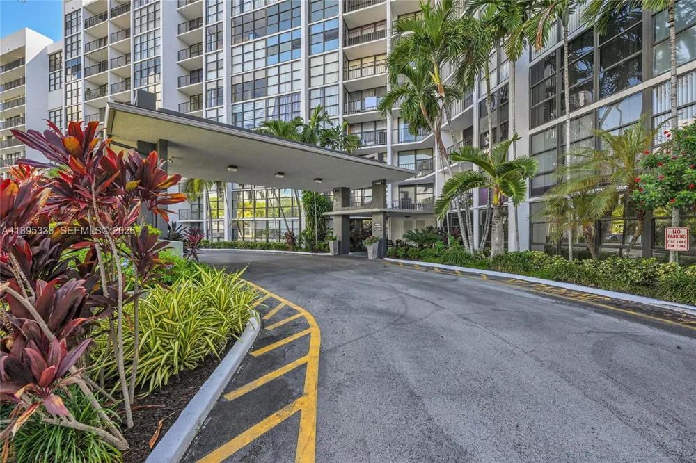 800 Parkview Dr #605 Hallandale Beach, FL 33009