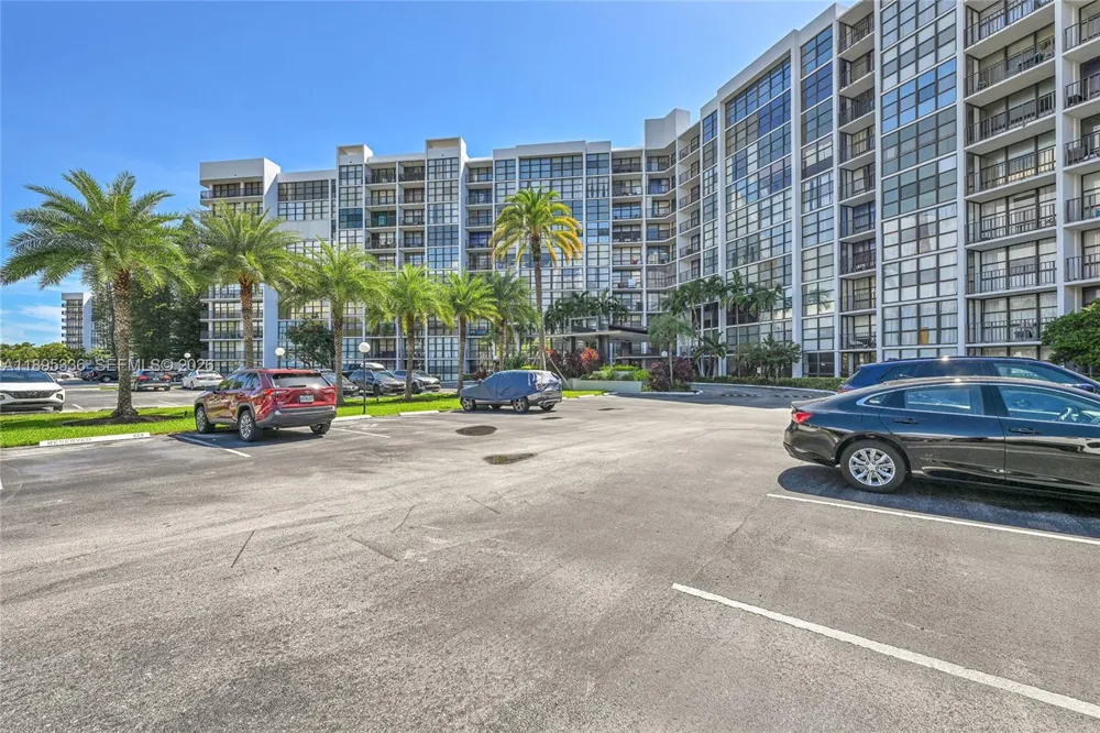 800 Parkview Dr #605 Hallandale Beach, FL 33009