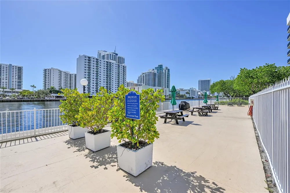 800 Parkview Dr #605 Hallandale Beach, FL 33009