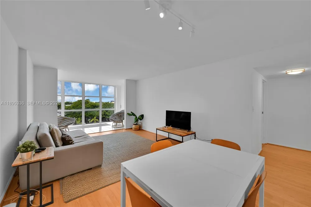 800 Parkview Dr #605 Hallandale Beach, FL 33009