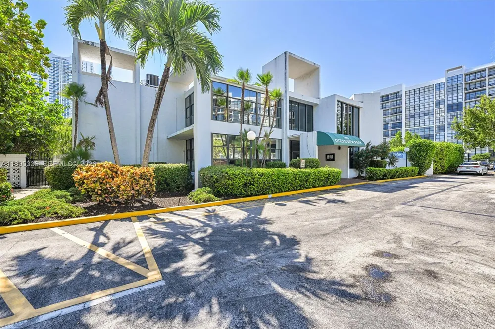 800 Parkview Dr #605 Hallandale Beach, FL 33009