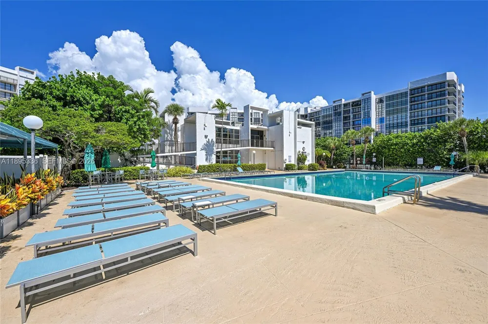 800 Parkview Dr #605 Hallandale Beach, FL 33009