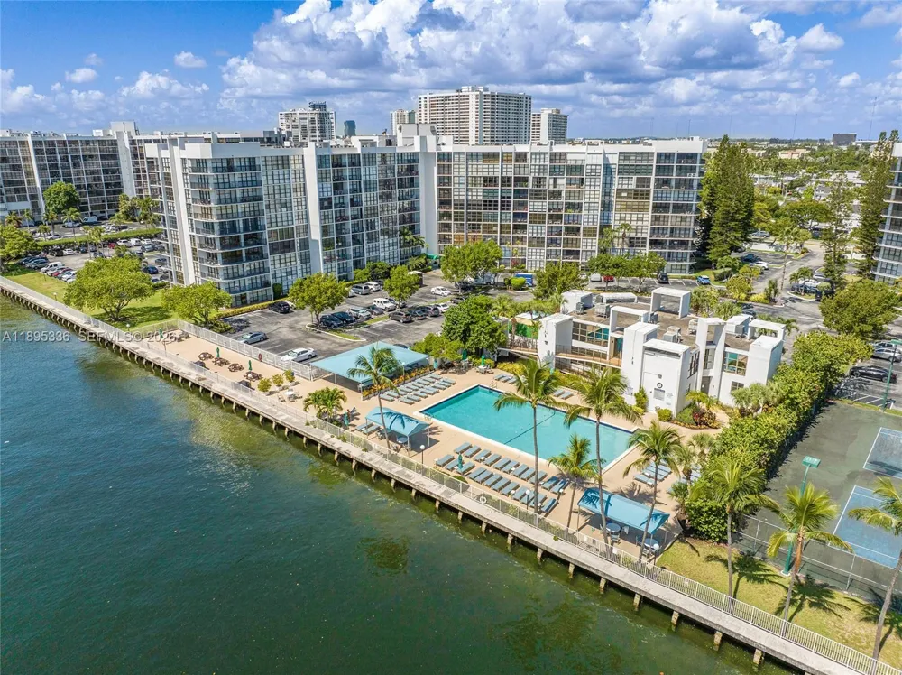 800 Parkview Dr #605 Hallandale Beach, FL 33009