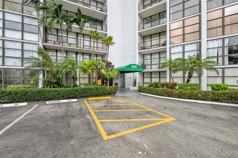 800 Parkview Dr #605 Hallandale Beach, FL 33009