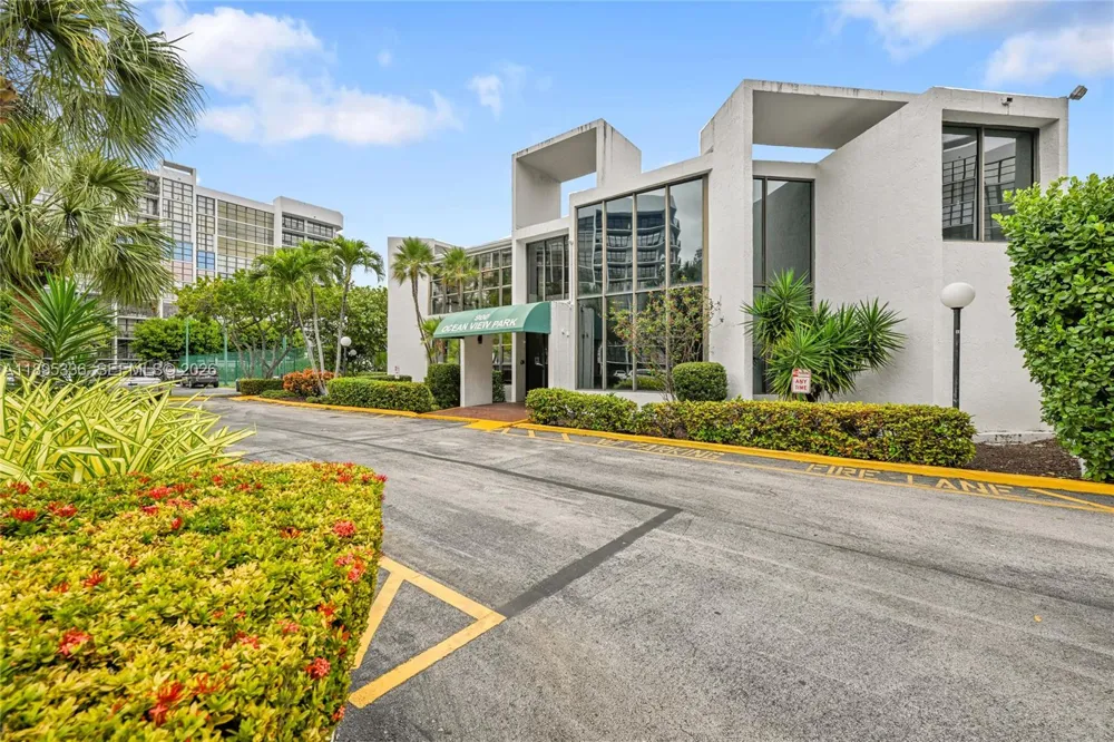 800 Parkview Dr #605 Hallandale Beach, FL 33009