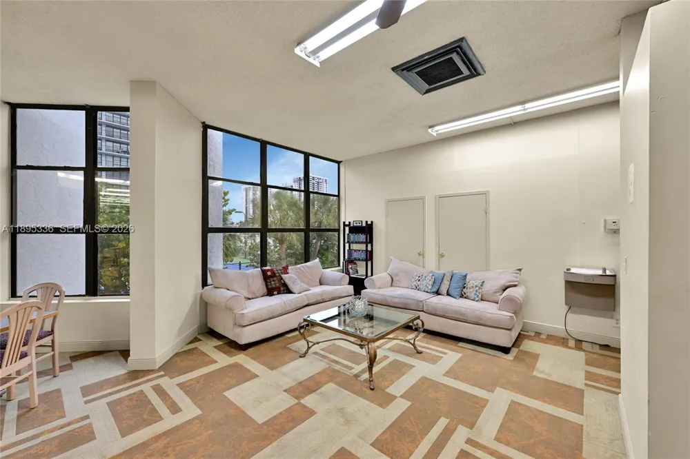 800 Parkview Dr #605 Hallandale Beach, FL 33009