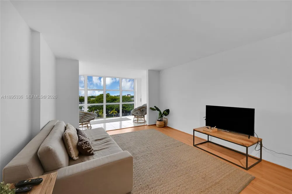 800 Parkview Dr #605 Hallandale Beach, FL 33009