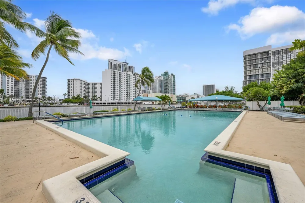 800 Parkview Dr #605 Hallandale Beach, FL 33009