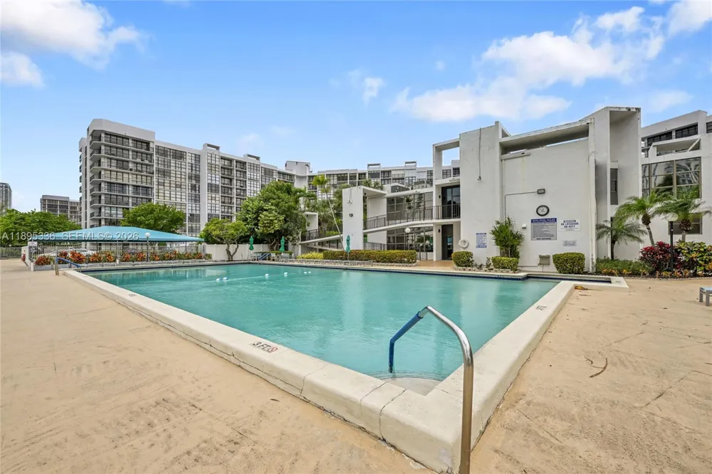 800 Parkview Dr #605 Hallandale Beach, FL 33009